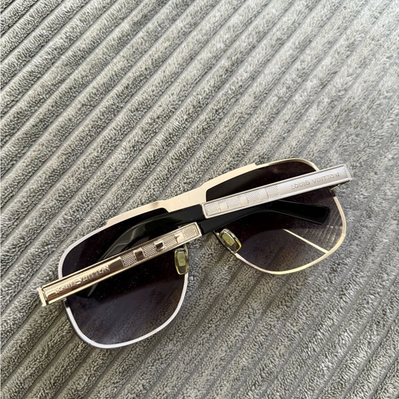 Men’s Louis Vuitton Aviator Sunglasses - Picture 2 of 6